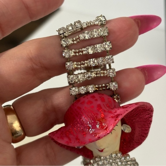 Red hast porcelain face stretch bracelet with rhinestones - Picture 5 of 8